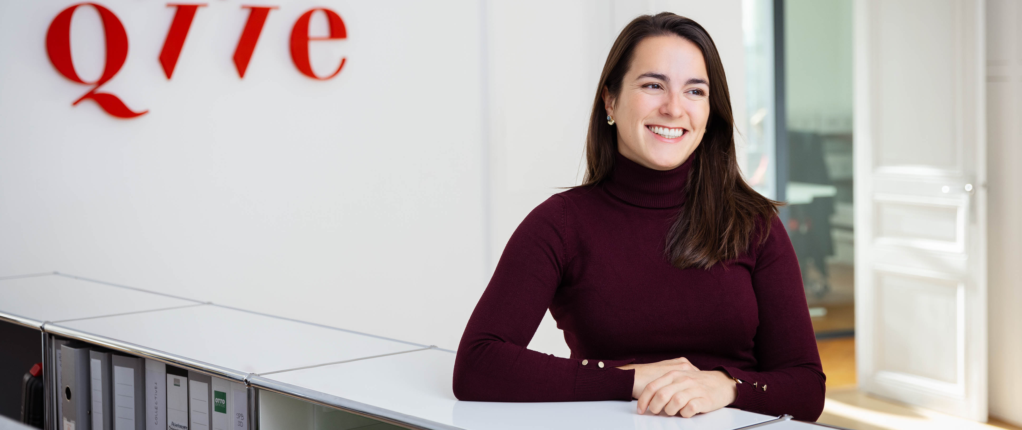 Anwältin von Qivive - Wirtschaftskanzlei für Bauhaftung und Subunternehmerrecht in Frankreich